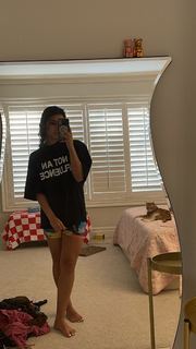 Sara Saffari feet photo thumbnail