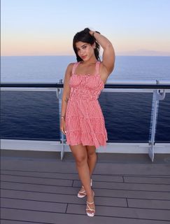 Sara Saffari feet photo thumbnail