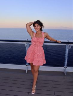 Sara Saffari feet photo thumbnail