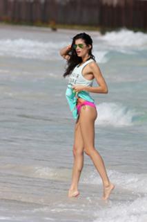 Sara Sampaio feet photo thumbnail