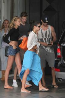 Sara Sampaio feet photo thumbnail