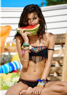 Sara Sampaio feet photo thumbnail