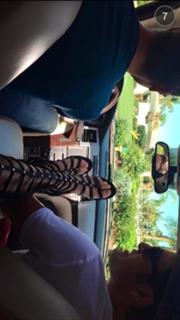 Sara Sampaio feet photo thumbnail