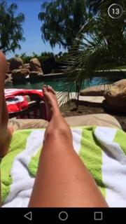 Sara Sampaio feet photo thumbnail