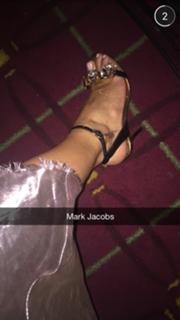 Sara Sampaio feet photo thumbnail