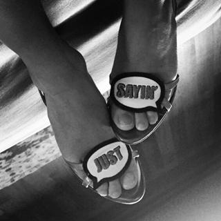 Sara Sampaio feet photo thumbnail