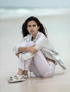 Sara Sampaio feet photo thumbnail