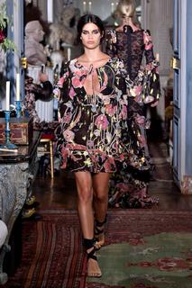 Sara Sampaio feet photo thumbnail