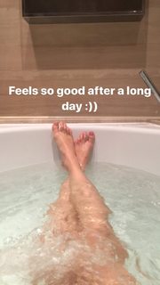 Sara Sampaio feet photo thumbnail
