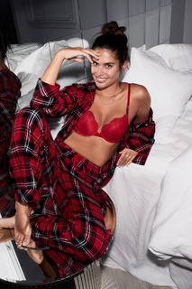 Sara Sampaio feet photo thumbnail