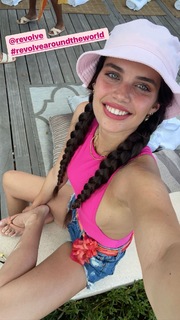 Sara Sampaio feet photo thumbnail