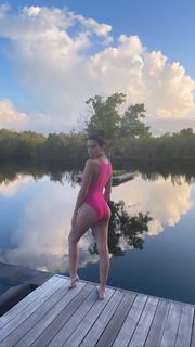 Sara Sampaio feet photo thumbnail