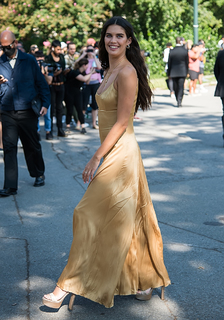 Sara Sampaio feet photo thumbnail