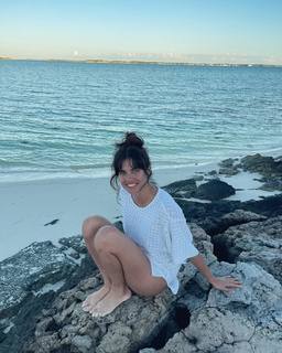 Sara Sampaio feet photo thumbnail