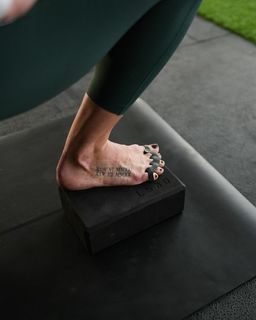 Sara Sigmunsdóttir feet photo 10