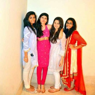 Sara Tendulkar feet photo thumbnail