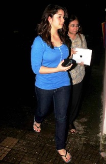 Sara Tendulkar feet photo thumbnail