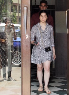 Sara Tendulkar feet photo thumbnail