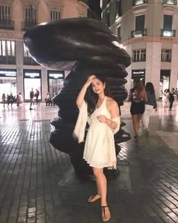 Sara Tendulkar feet photo thumbnail