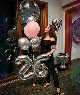 Sara Tendulkar feet photo thumbnail