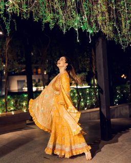 Sara Tendulkar feet photo thumbnail