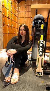 Sara Tendulkar feet photo thumbnail