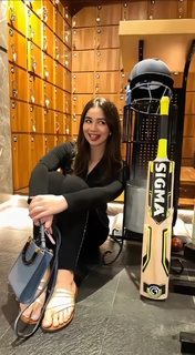 Sara Tendulkar feet photo thumbnail