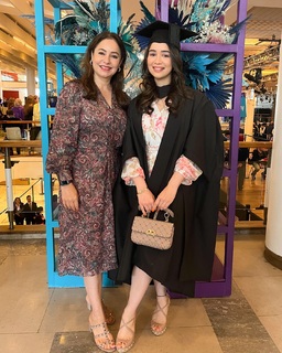 Sara Tendulkar feet photo thumbnail