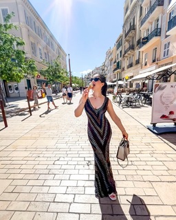 Sara Tendulkar feet photo thumbnail
