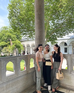 Sara Tendulkar feet photo thumbnail
