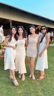 Sara Tendulkar feet photo thumbnail