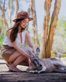 Sara Tendulkar feet photo thumbnail