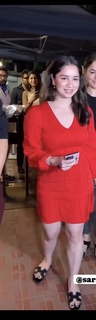 Sara Tendulkar feet photo thumbnail