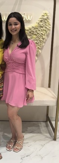 Sara Tendulkar feet photo thumbnail