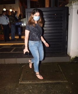 Sara Tendulkar feet photo thumbnail