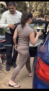 Sara Tendulkar feet photo thumbnail