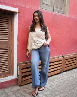Sara Tendulkar feet photo thumbnail