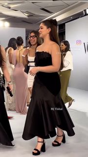 Sara Tendulkar feet photo thumbnail