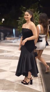 Sara Tendulkar feet photo thumbnail
