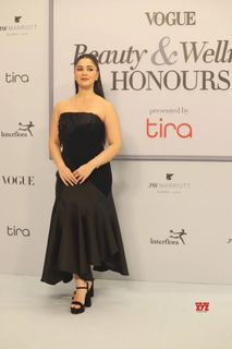 Sara Tendulkar feet photo thumbnail