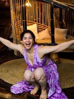 Sara Tendulkar feet photo thumbnail