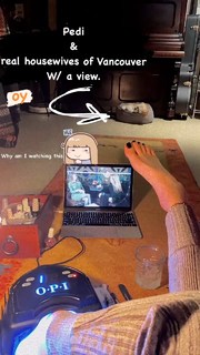 Sara Thompson feet photo 7