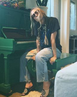 Sara Thompson feet photo 2