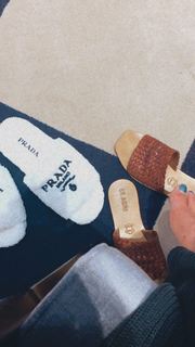 Sara Thompson feet photo 1
