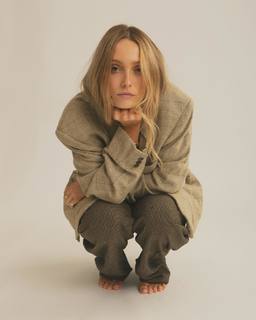 Sara Thompson feet photo 18