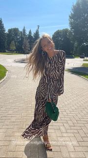 Sara Thompson feet photo 8