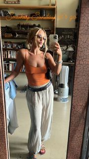 Sara Thompson feet photo 7