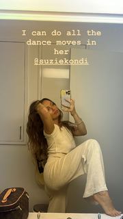 Sara Thompson feet photo 4