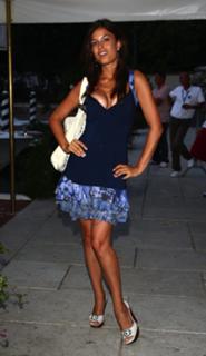 Sara Tommasi feet photo thumbnail