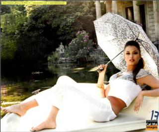 Sara Tommasi feet photo thumbnail